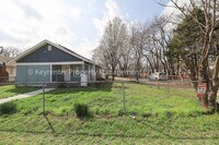 Building Photo - 732 N Victor Ave