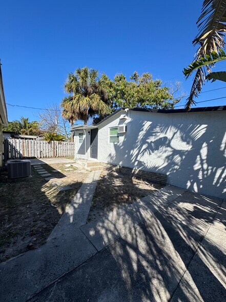 Building Photo - 429 45th St