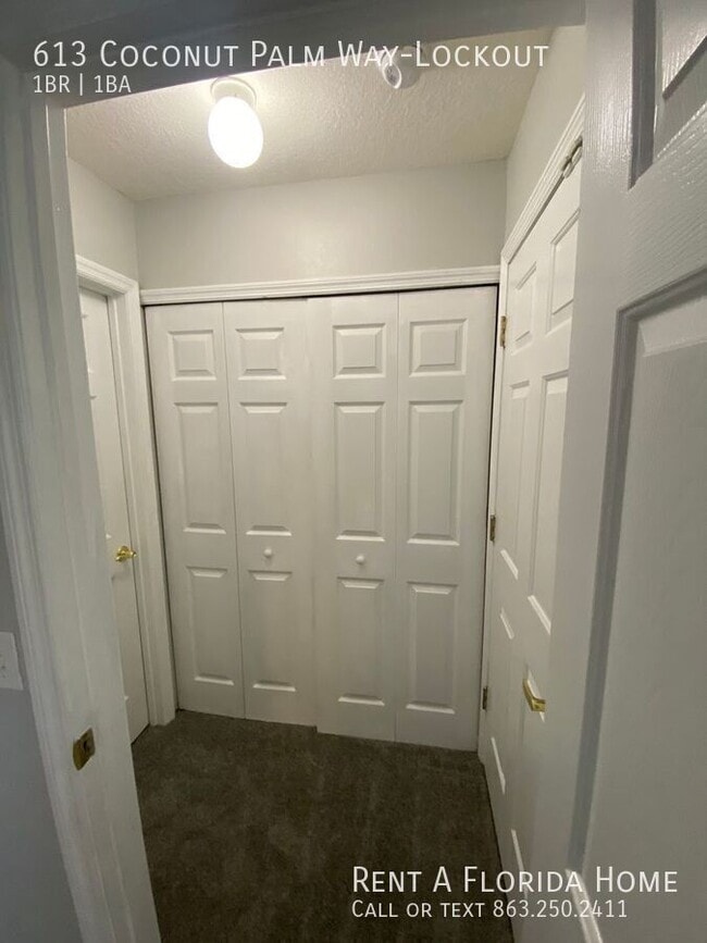 Building Photo - 613 Coconut Palm Way