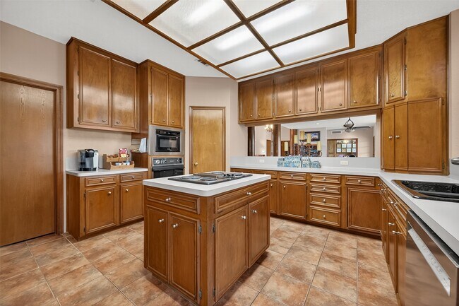 Building Photo - 1623 Lake Arbor Dr