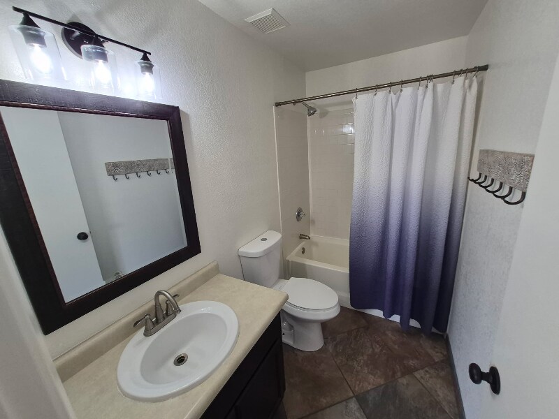 Building Photo - 6105 E 43rd Pl