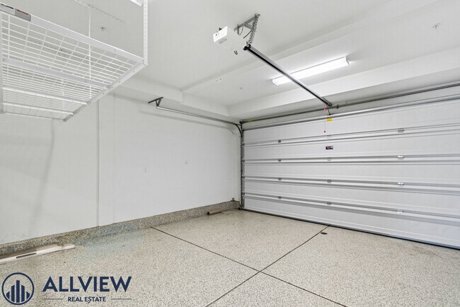 Building Photo - Beautiful three story live/work townhome i...