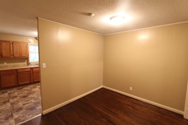 Building Photo - New On The Market with GREAT FEATURES!  Large 3 Bedroom PLUS Den!!