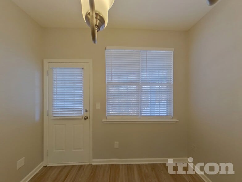 Building Photo - 4908 Abercromby St