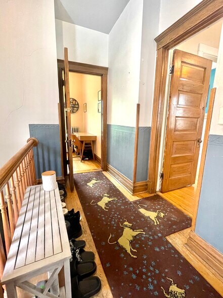 Hallway - 5034 N Western Ave