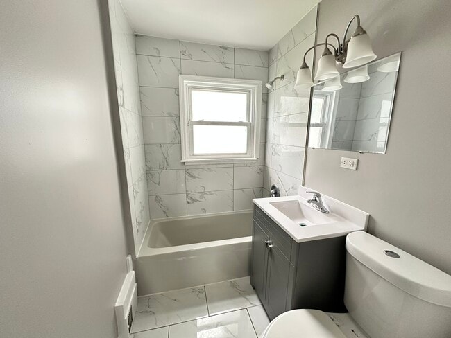 Building Photo - 1581 Kenilworth Dr