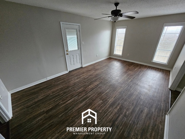 Building Photo - Large 4 Bedroom Home for Rent in Memphis | Hardwood Floors, Fireplace & Fenced Yard