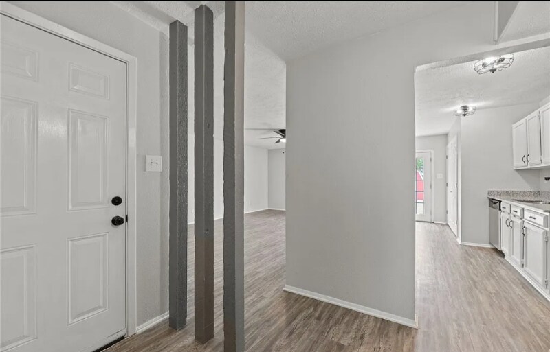 Building Photo - 510 Woodcrest Way