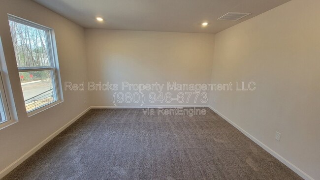Building Photo - 2354 Donnelly Hls Ln