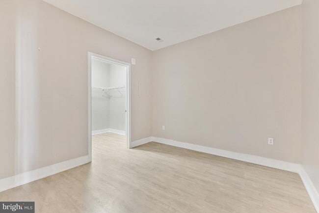 Building Photo - 145 Riverhaven Dr