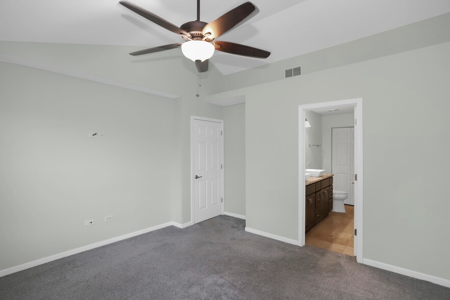 Main Bedroom - 910 Neudearborn Ln