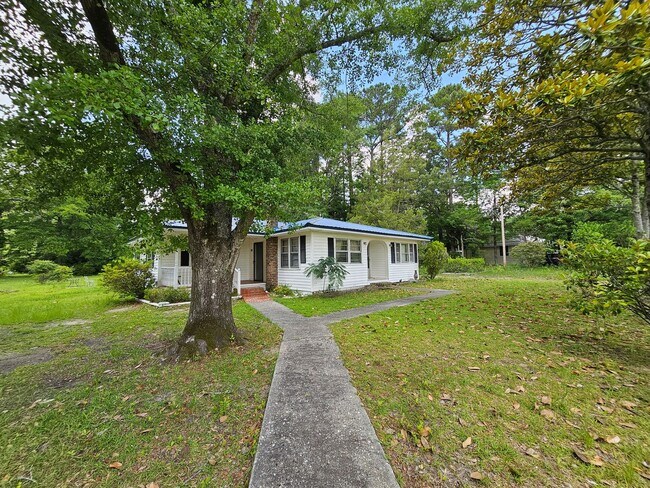 Primary Photo - Tucked away in Little River