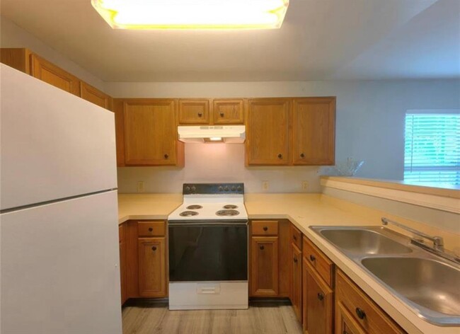 Building Photo - 304 Dell Ct
