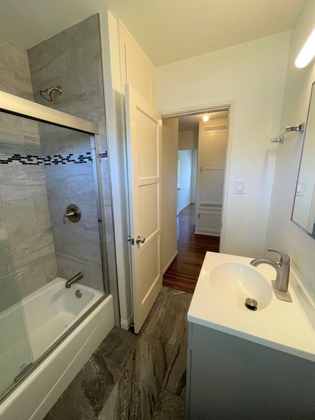 Building Photo - Upgraded Midtown Home with Beautiful Wood ...