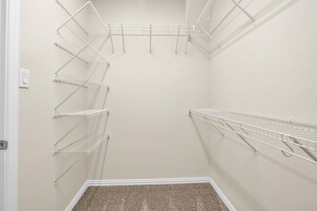 Building Photo - 223 Shoreview Dr