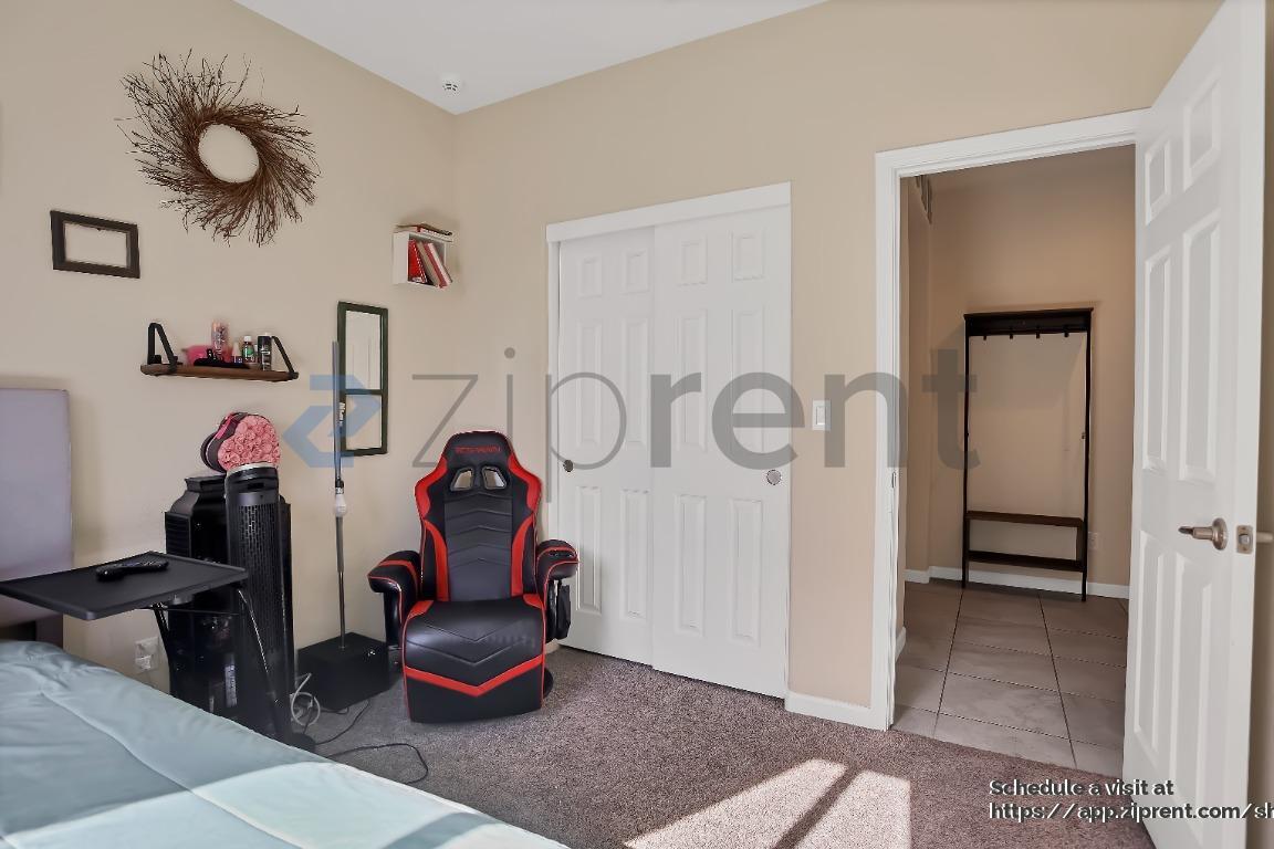 Building Photo - 1104 Greenbrier Dr