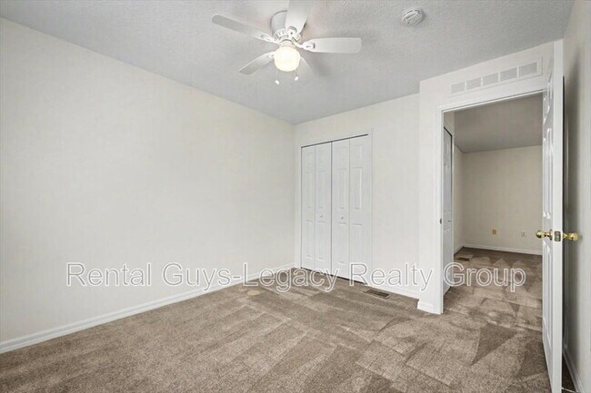 Building Photo - 7414 Palm Hills Dr