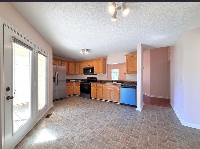 Building Photo - 120 Maxwell Dr
