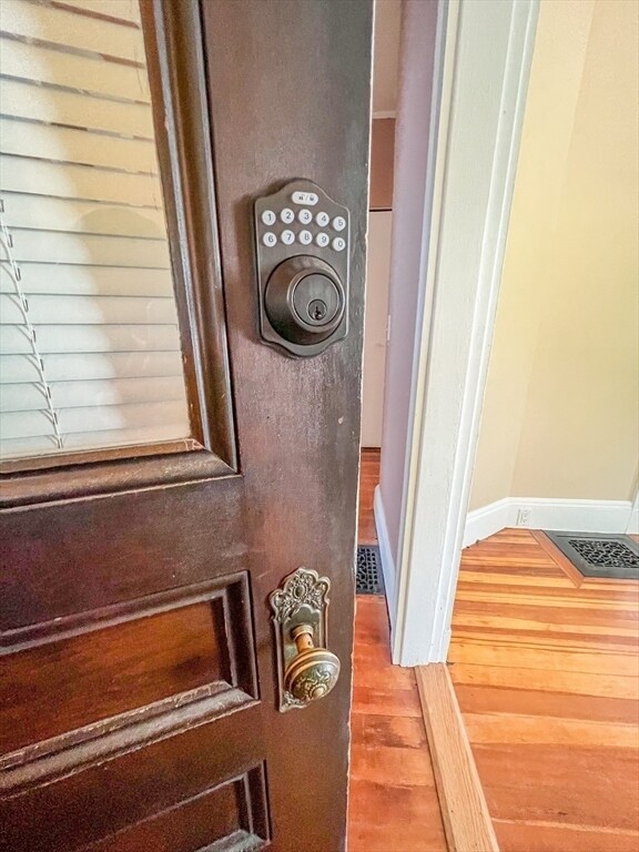 Building Photo - 263 Waverley St