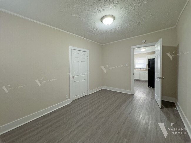 Building Photo - Charming 3-Bedroom, 1-Bathroom House in We...
