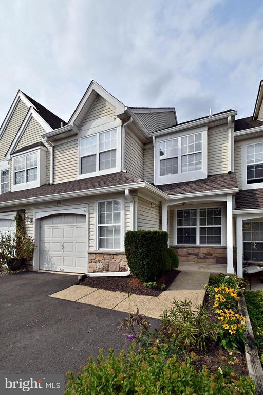 Building Photo - 302 Weston Ln