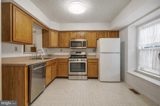 Building Photo - 117 N Barrow Pl