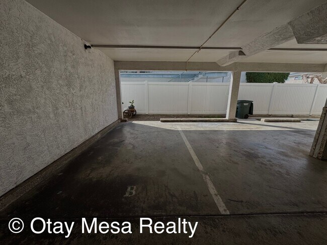 Building Photo - Spacious 2-Bedroom, 2.5-Bath Condo Just On...