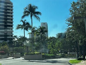 Building Photo - 540 Brickell Key Dr