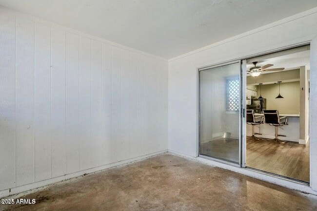 Building Photo - 1826 N Spring