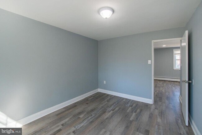 Building Photo - 5905 Houghton St