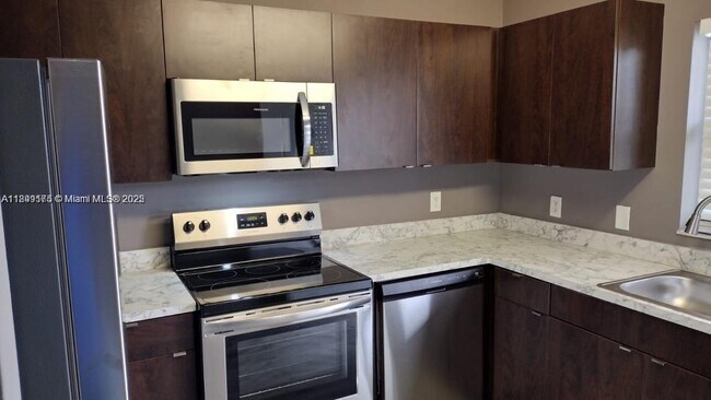 Primary Photo - 617 Ixoria Ave