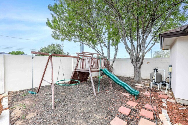 Building Photo - 8741 Jerry Loop