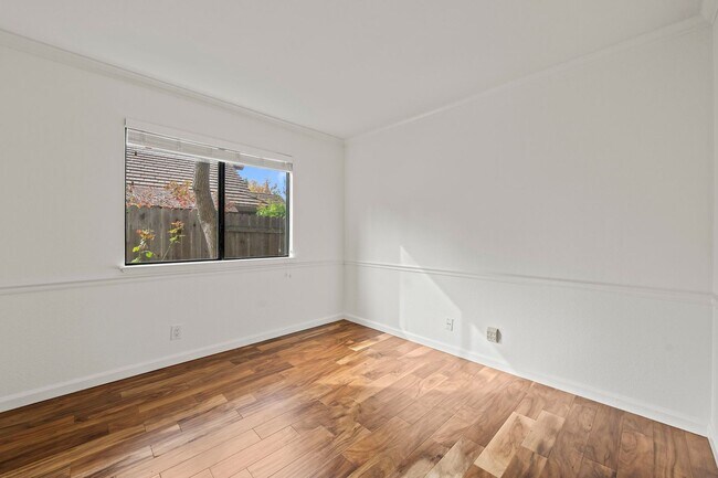 Building Photo - Single-Story El Dorado Hills Home with Vau...