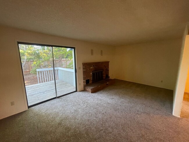 Building Photo - Charming & Convenient 2-Bedroom Apartment ...