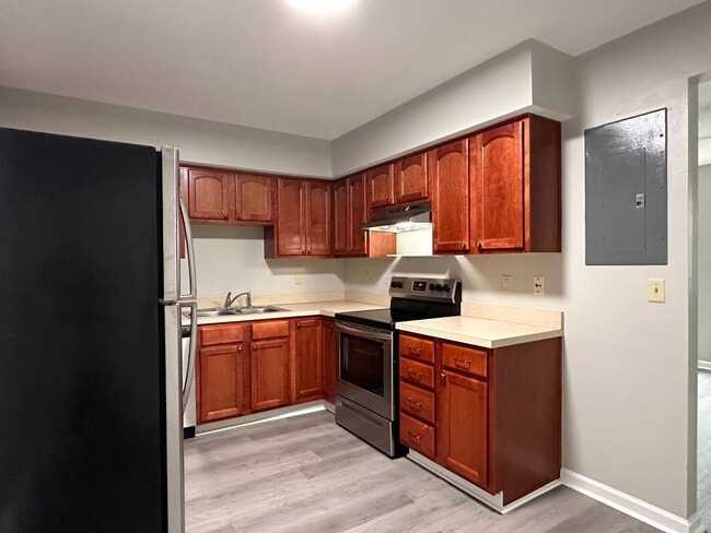 Building Photo - Island Townhouse-Close to Shopping and Beach!