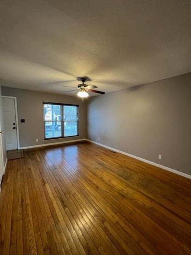 Building Photo - Cozy three bedroom in Saint Albans