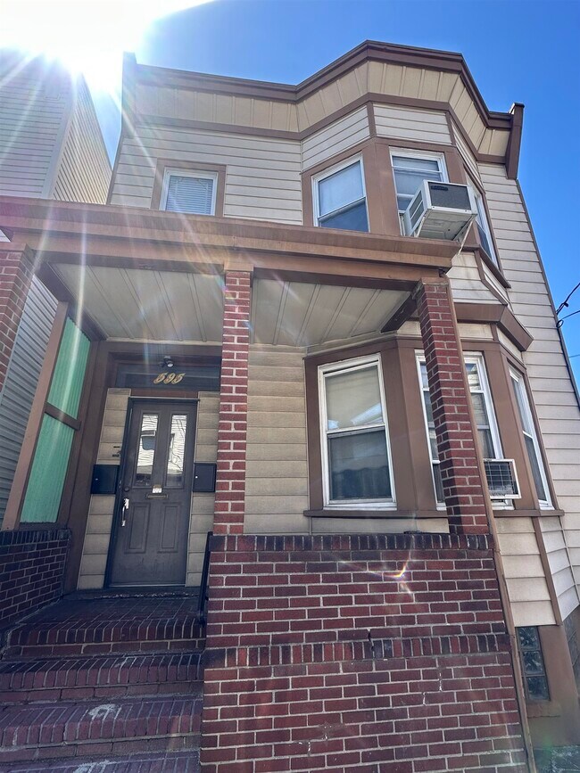 Building Photo - 595 67th St