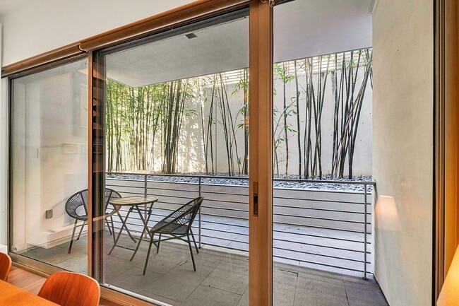 Building Photo - Hollywood Luxury Condo — 2 Beds • 2.5 Bath...