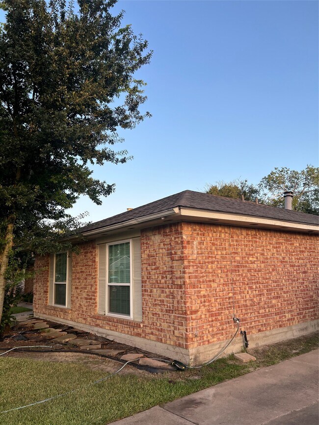 Building Photo - 19319 Hollowlog Dr