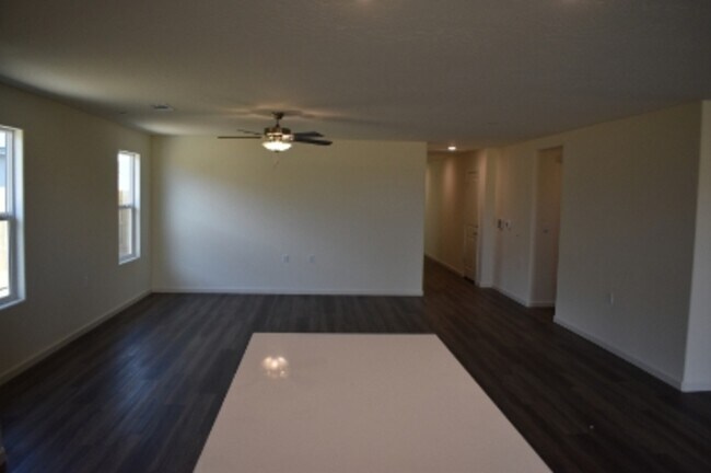 Building Photo - 641 Marshall Ln