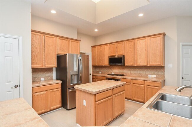 Building Photo - 7835 Stone Oak Ct