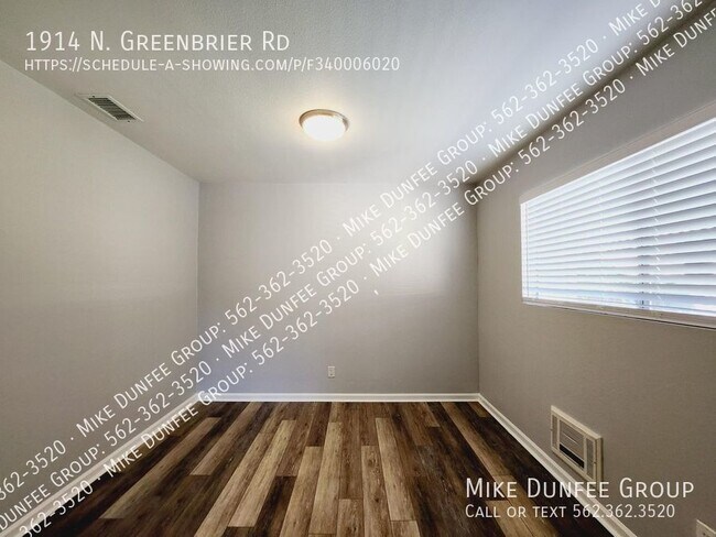 Building Photo - 1914 N Greenbrier Rd
