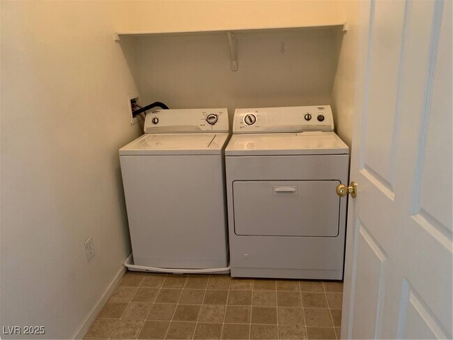 Building Photo - 833 Aspen Peak Loop