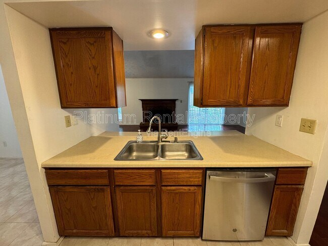 Building Photo - 1295 Taylor Oaks Dr