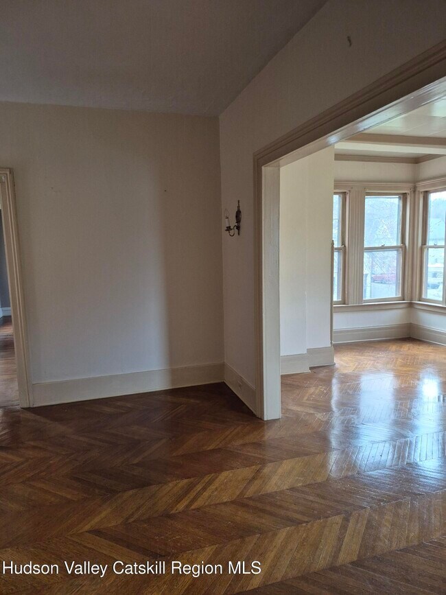 Building Photo - 128 Market St