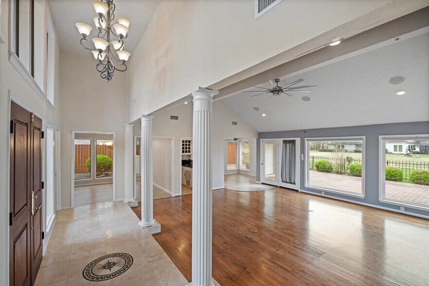 Building Photo - 534 Fox Briar Ln