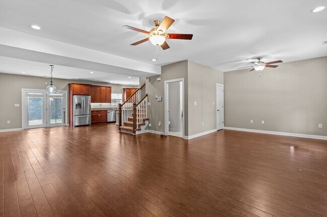 Building Photo - Beachside Living Just in Time for Summer!