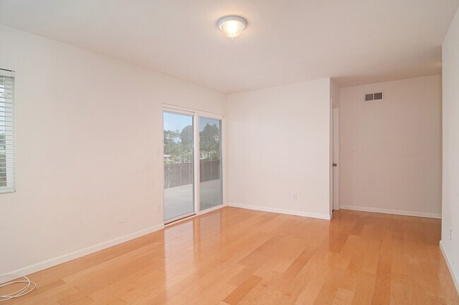 Building Photo - LIVE IN LA JOLLA!  LOVELY LA JOLLA HOME WI...