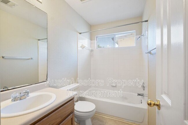 Building Photo - 808 Flatters Way