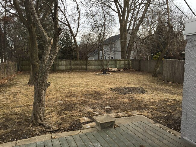 Building Photo - 517 Waukegan Rd